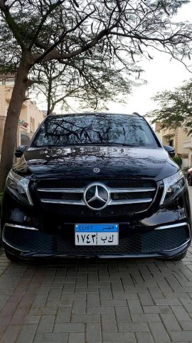 ايجار سيارة مرسيدس فيانو للرحلات والتنقلات العائلية في مصر