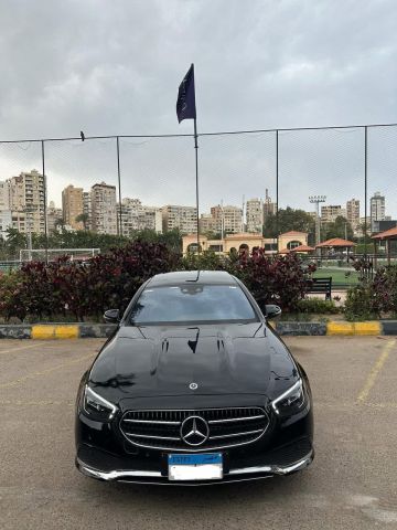 ايجار سيارة مرسيدس E200 لتنقلات رجال الأعمال والمناسبات الخاصة في