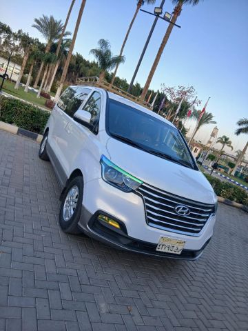 ايجار سيارة هيونداي H1 للرحلات العائلية والتنقلات الجماعية في مصر