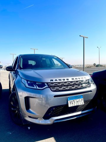 إيجار رينج روفر ديسكفري لمطار القاهرة: رحلتك تبدأ بإطلالة ملكية.